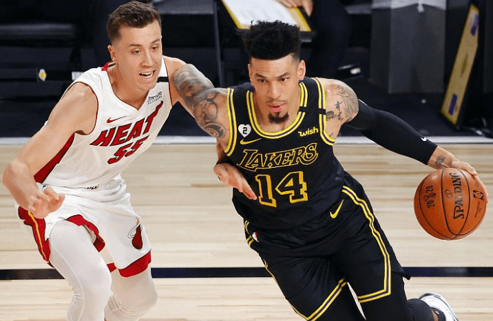 爱游戏官方app夺冠首场状态出色，G2观众沸腾！，穆古鲁扎重返赛场赢得满堂喝彩的简单介绍