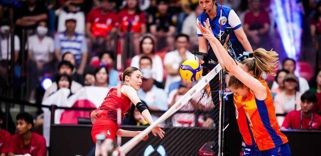 爱游戏官方app 德约科维奇在TL比赛中出色防守,惊险取胜引发热议!