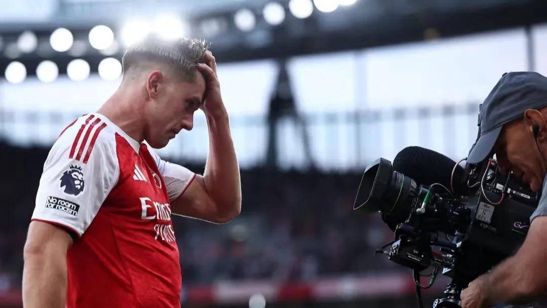 包含拜仁慕尼黑转会期官宣签约,志在NBA总决赛名次提升,管理层满意,阵容厚度经受考验的词条